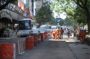 Cortan la 9 de julio en rechazo al Metrobús del Sur